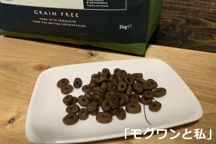 カナガンはチキンの香りで愛犬も興味津々!